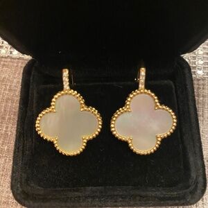 14KT CLOVER MOTHER OF PEARL PIERCED EARRINGS W/ DIAMOND ACCENTS Y/G MARKED 585